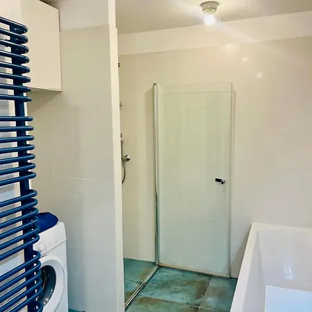Dm Sunny - With Free Private Parking Apartmán