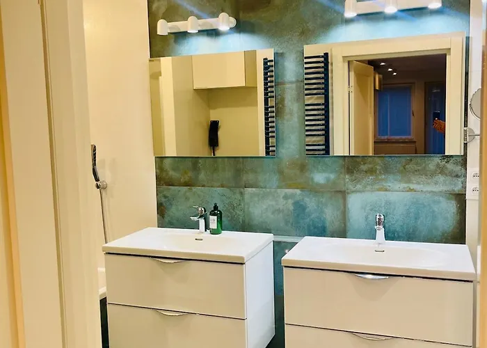 Dm Sunny - With Free Private Parking Apartment