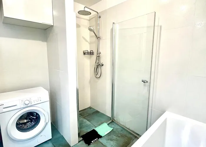 Dm Sunny - With Free Private Parking *